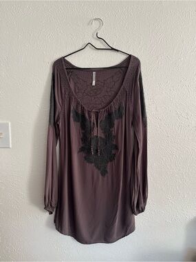 Monoreno Long-Sleeve Embroidered Tunic Dress